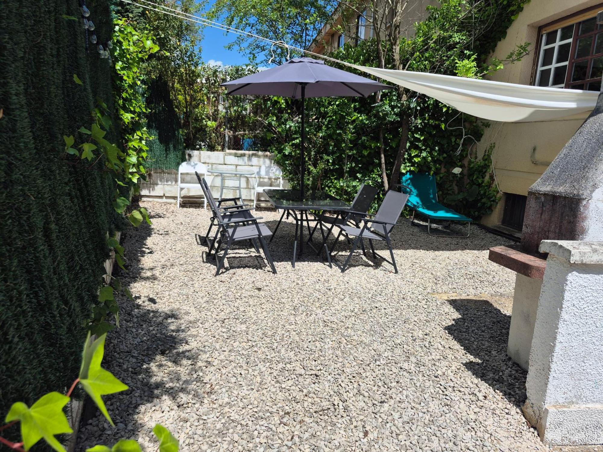 Cool Basement Studio In Hosts House With Private Terrace And Bbq Zizur Mayor Chambre photo